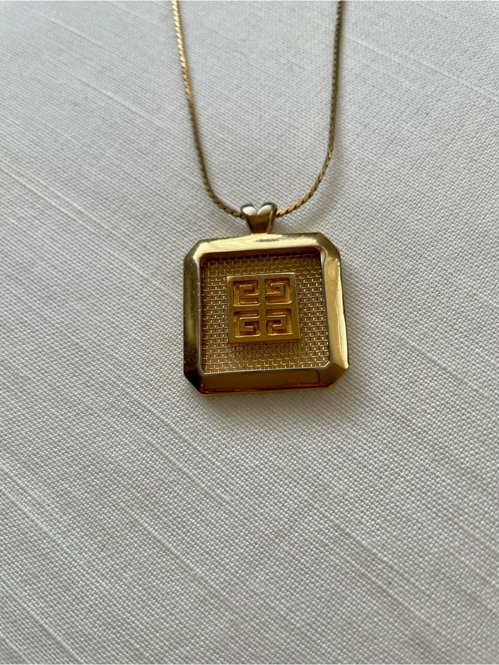 Givenchy vintage Gold-Tone Square Pendant Necklace - Picture 3 of 4